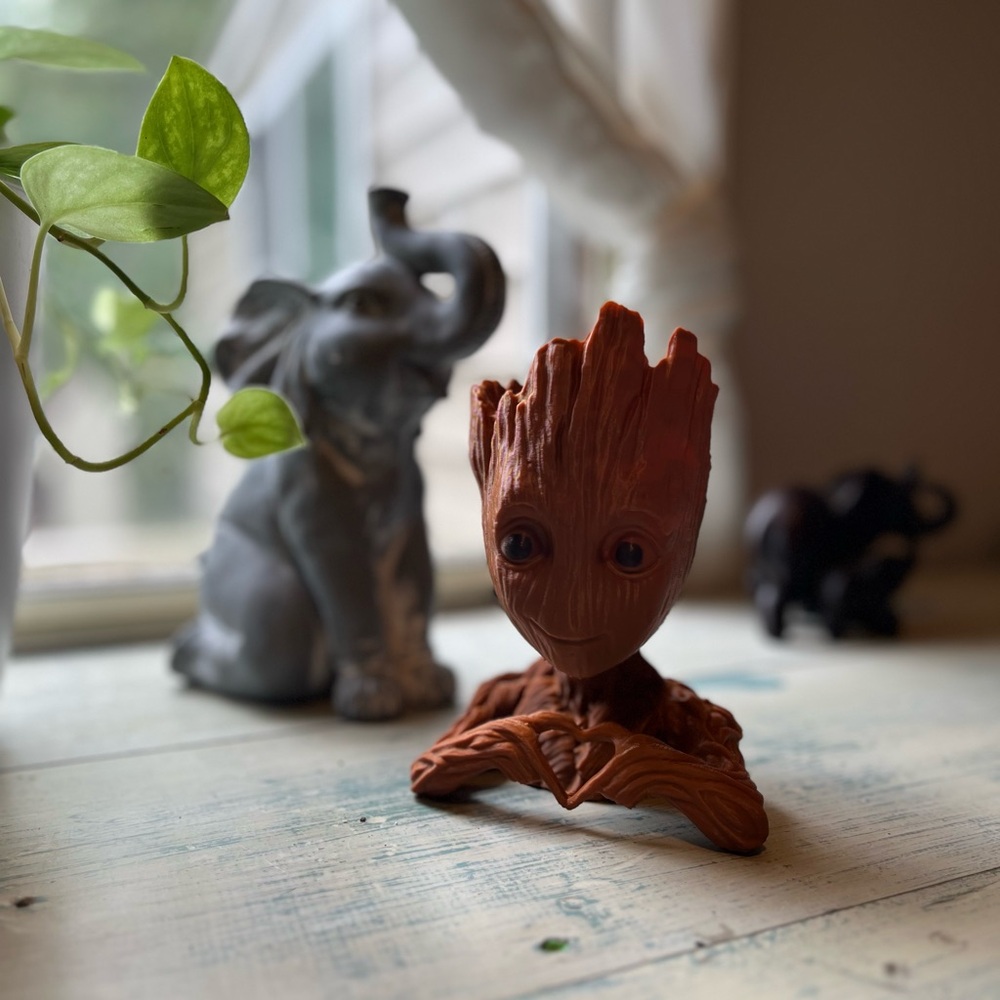 Groot flower pot